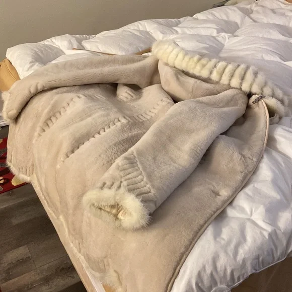 Lamb coat - Picture 4 of 13